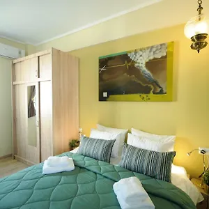  Apartment F & B Collection - Seaview Mini Penthouse